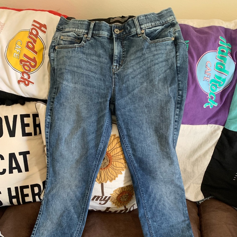 Torrid Bombshell Skinny jeans with premium stretch material. High rise. Med blue